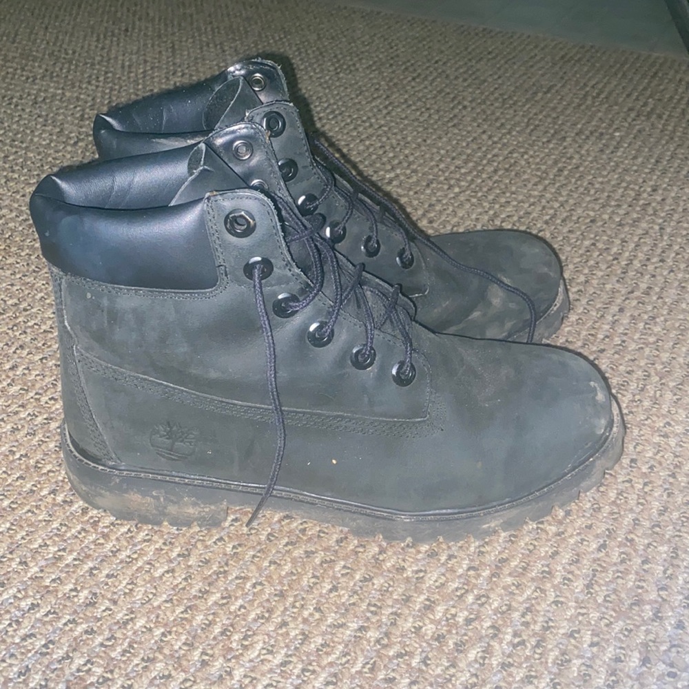 Black timberland boot.